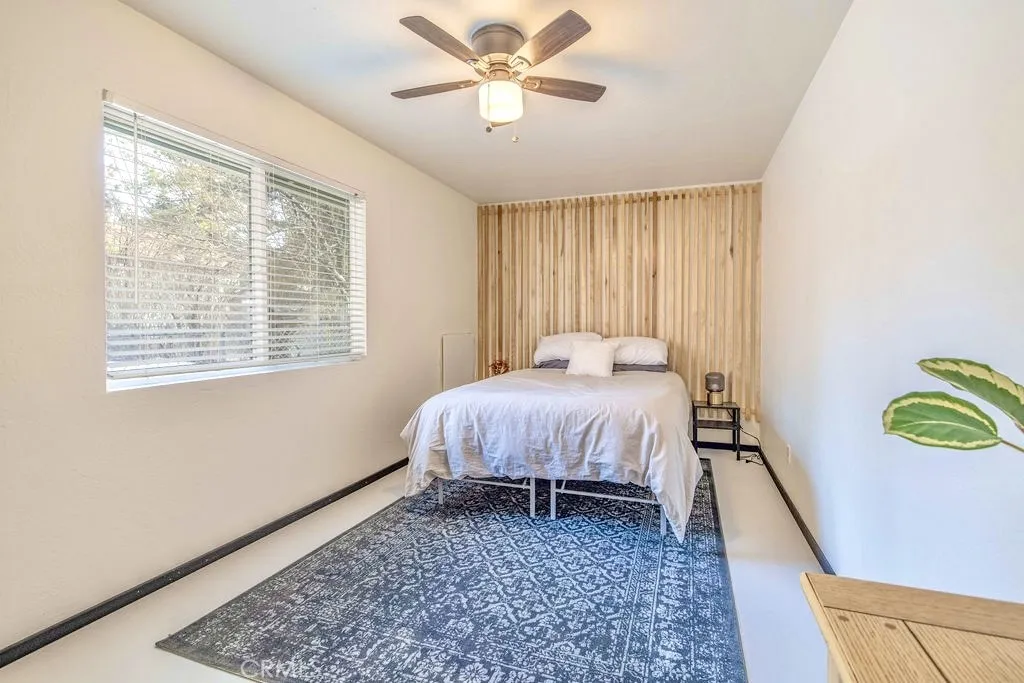 632 E Meadow Lane, Big Bear City, California 92314 home-pic-17